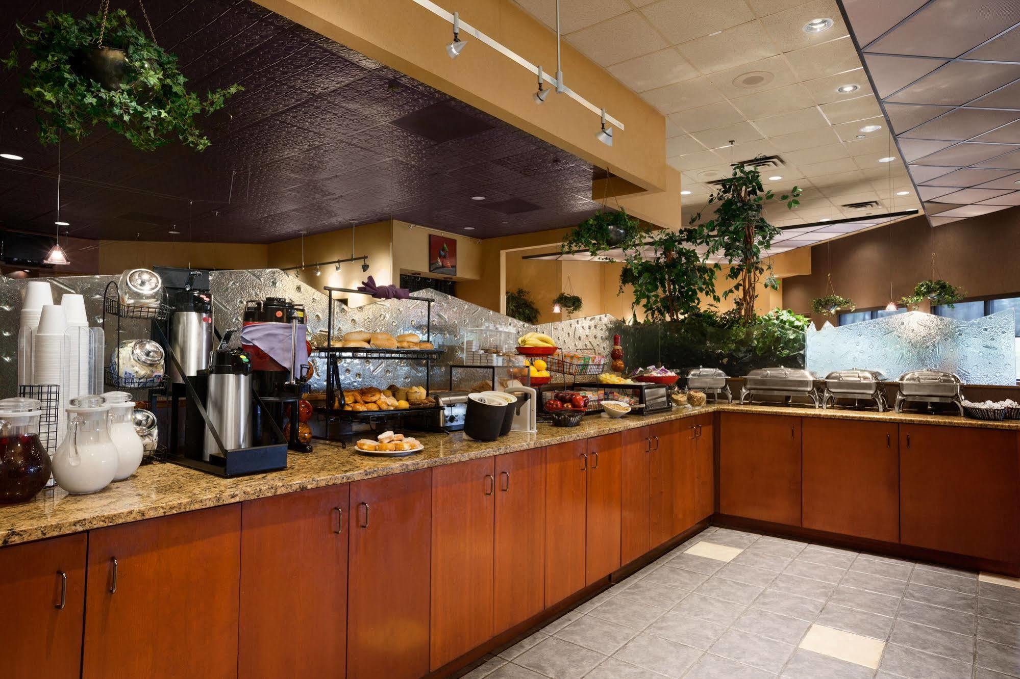 Ramada By Wyndham Toms River Exterior foto